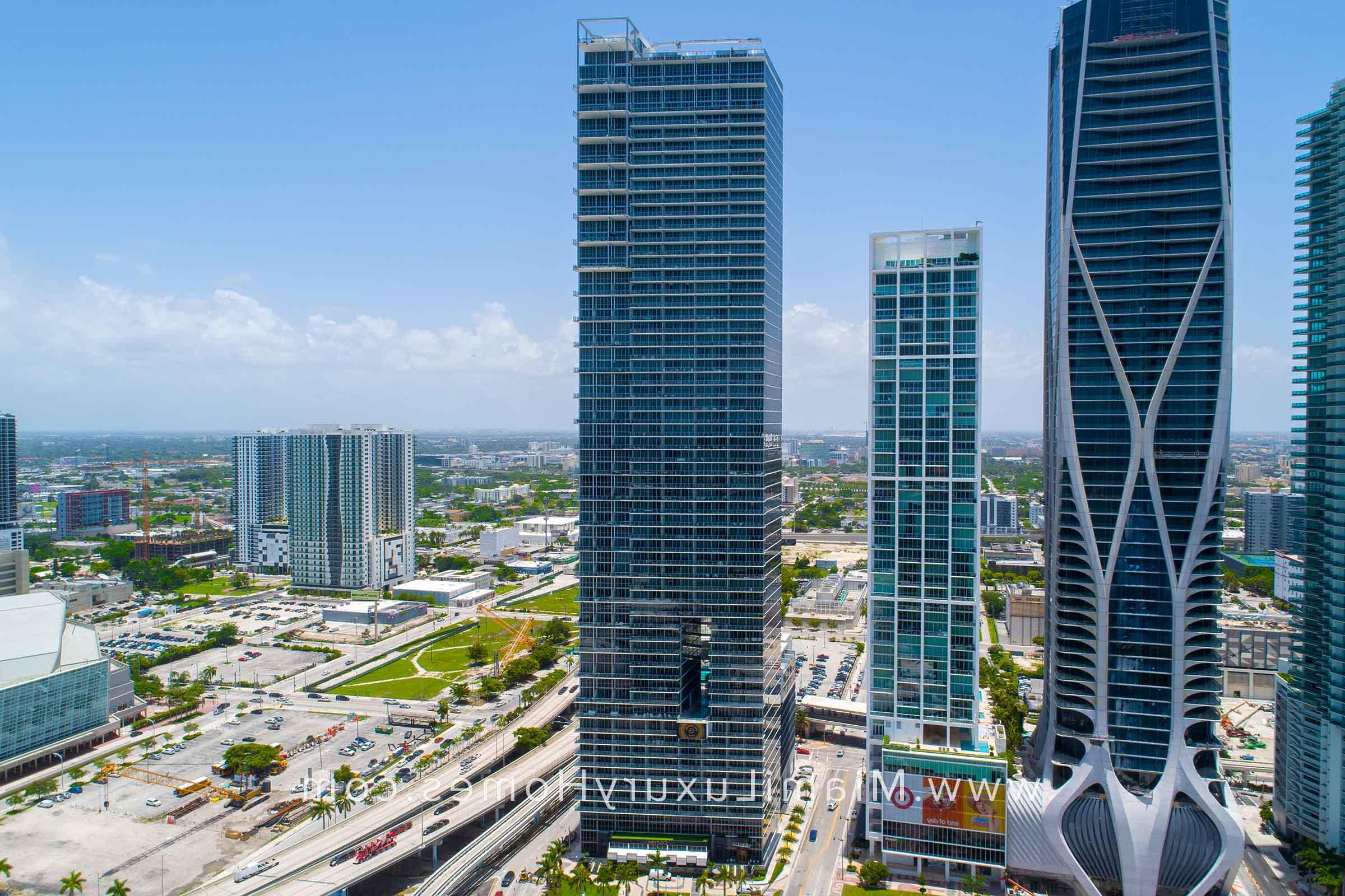 迈阿密市中心的马奎斯公寓大楼